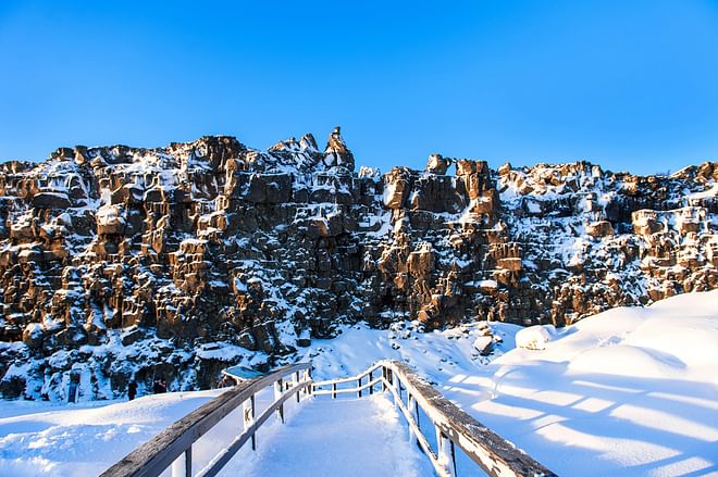  GOLDEN CIRCLE AND GLACIER