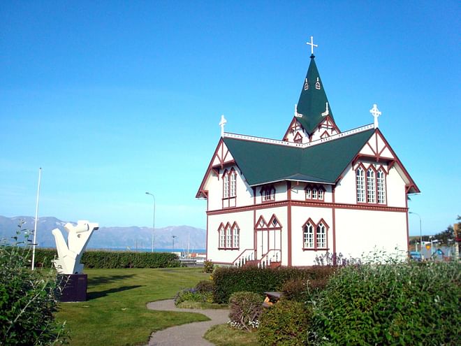 Húsavík walking tour – with hike to the Lake Botnsvatn