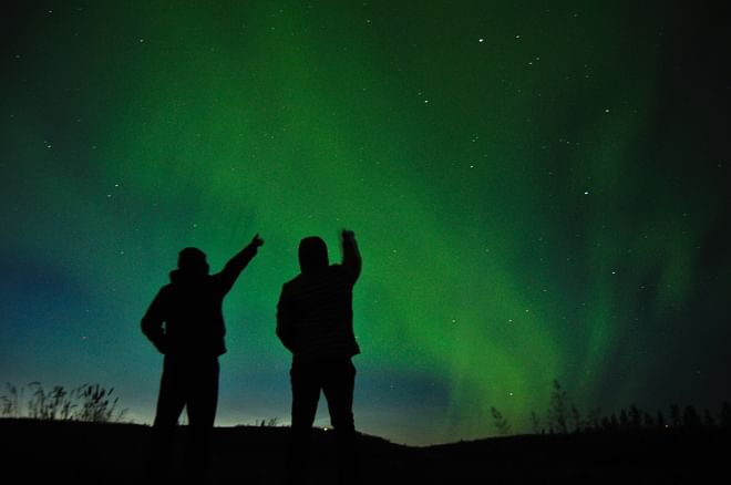 Northern Lights Hunt & Hot Chocolate Minibus Tour with Free Photos