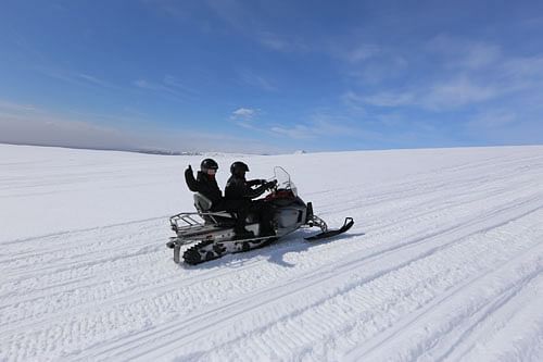  Pearl Tour - Golden Circle Super Jeep Tour & Snowmobiling