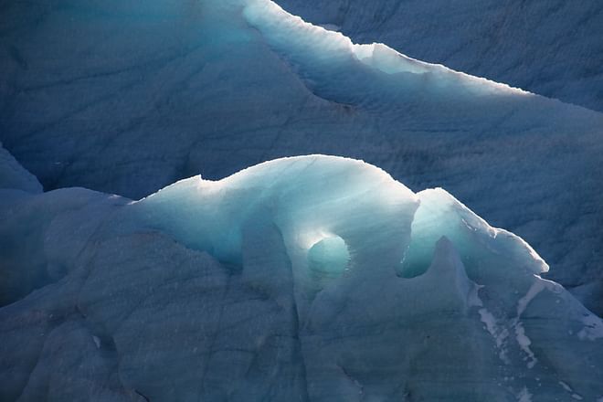 Aurora, Ice Cave and South Shore - 5 days