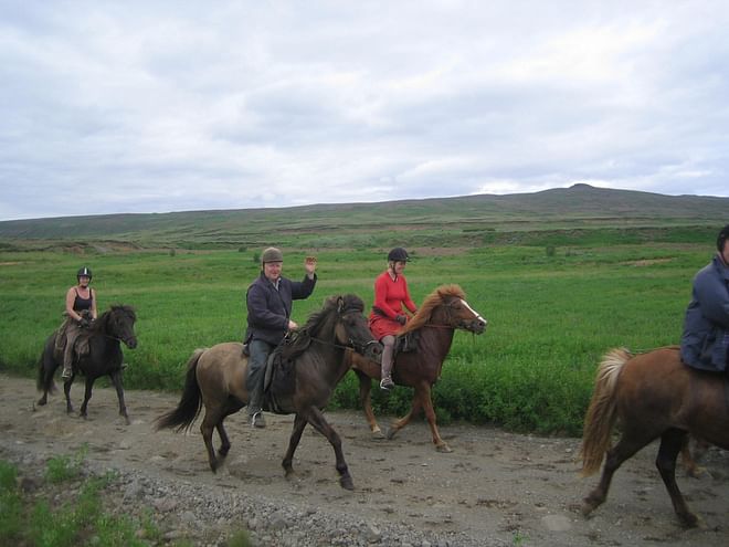 1 Hour Hotspring Valley Riding 